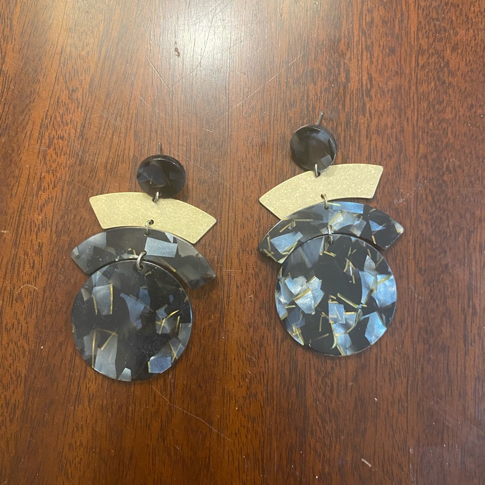 Super cute black and gold earrings